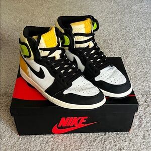 Jordan 1 High (White/Black/Volt/University Gold)
